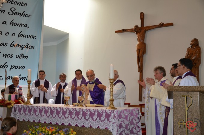 Dom Redovino celebra missa inaugural da paróquia São Francisco
