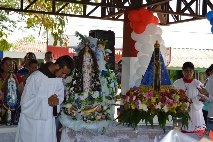Frei Eterson celebra missa caacupê na praça paraguaia