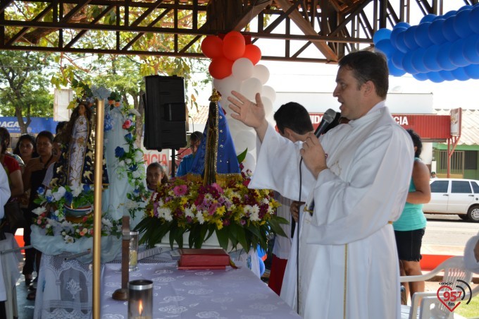 Frei Eterson celebra missa caacupê na praça paraguaia