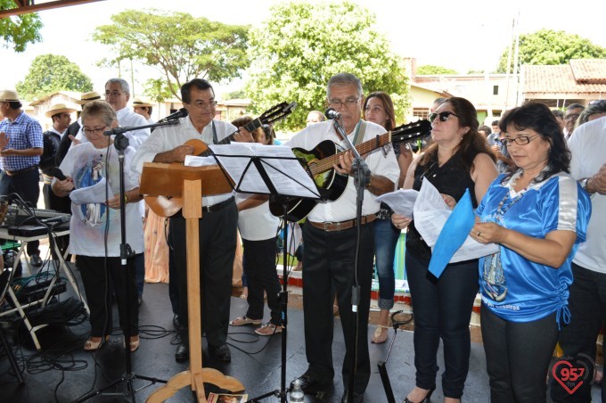 Frei Eterson celebra missa caacupê na praça paraguaia