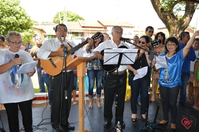 Frei Eterson celebra missa caacupê na praça paraguaia