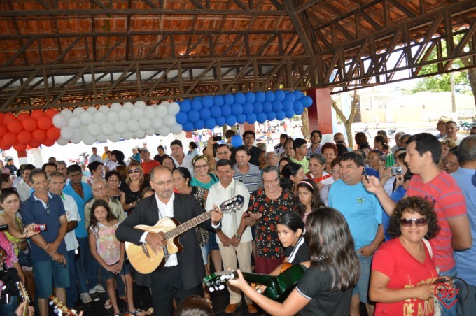 Frei Eterson celebra missa caacupê na praça paraguaia