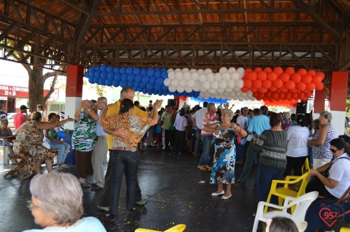 Frei Eterson celebra missa caacupê na praça paraguaia