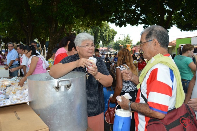 Frei Eterson celebra missa caacupê na praça paraguaia