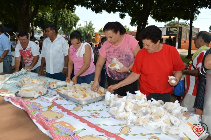 Frei Eterson celebra missa caacupê na praça paraguaia