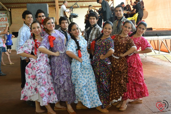 Frei Eterson celebra missa caacupê na praça paraguaia