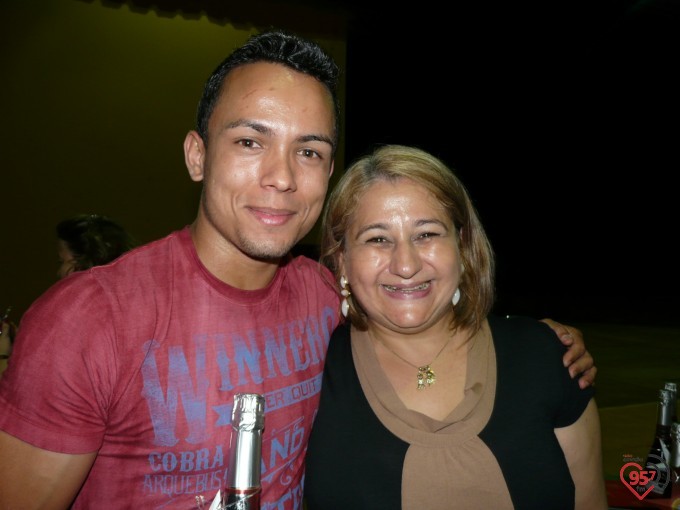 Escola Imaculada Conceição fecha 2013 com noite de confraternização