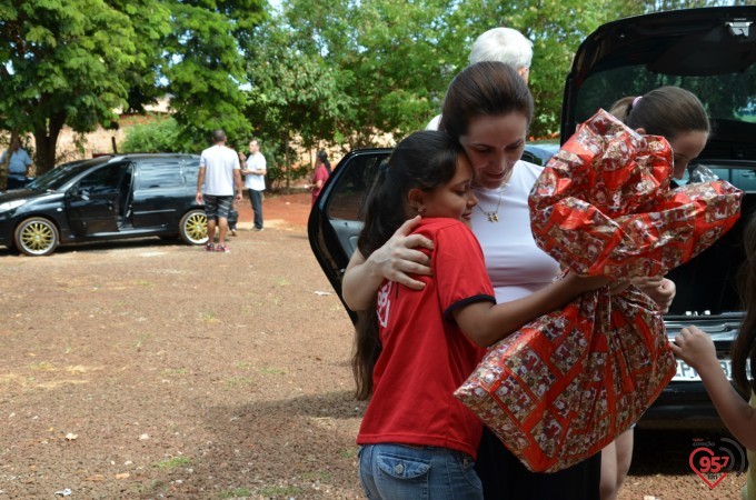 Missa dos 10 anos do Coral Santa Clara e entrega de presentes as crianças