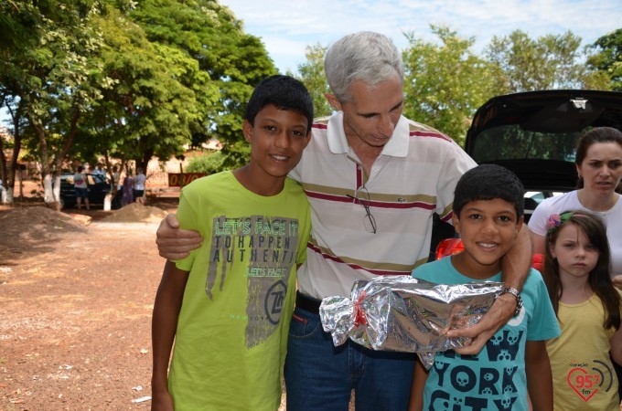 Missa dos 10 anos do Coral Santa Clara e entrega de presentes as crianças