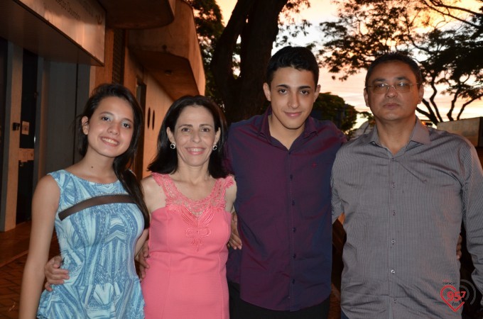 Cintia Sanabria e Guilherme Marchiolli se casam na capela Santa Clara
