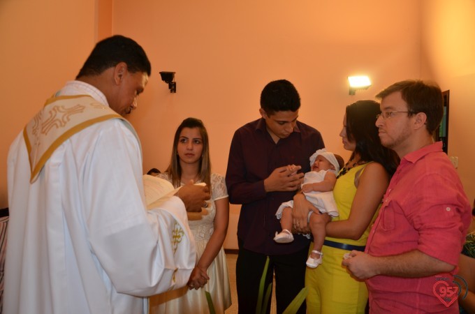 Cintia Sanabria e Guilherme Marchiolli se casam na capela Santa Clara