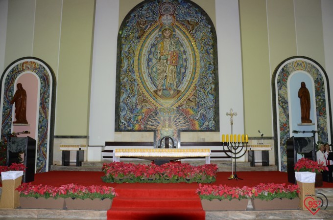 Dom Redovino celebra missa da noite de Natal na Catedral