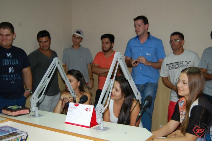 Jovens do quinto acampamento juvenil dão testemunhos na Rádio Coração