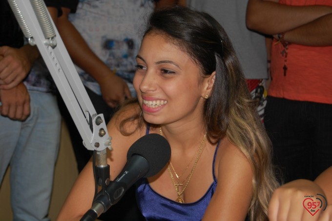 Jovens do quinto acampamento juvenil dão testemunhos na Rádio Coração