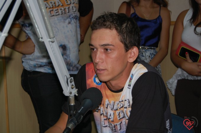 Jovens do quinto acampamento juvenil dão testemunhos na Rádio Coração