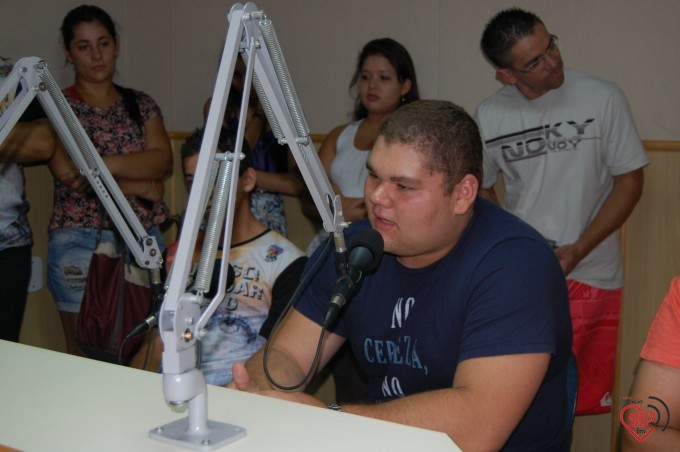 Jovens do quinto acampamento juvenil dão testemunhos na Rádio Coração