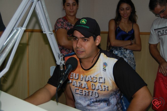 Jovens do quinto acampamento juvenil dão testemunhos na Rádio Coração