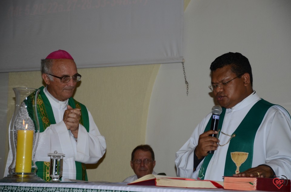 Pe. Wilibrodus toma posse na paróquia N.S. Aparecida