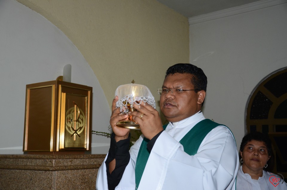 Pe. Wilibrodus toma posse na paróquia N.S. Aparecida