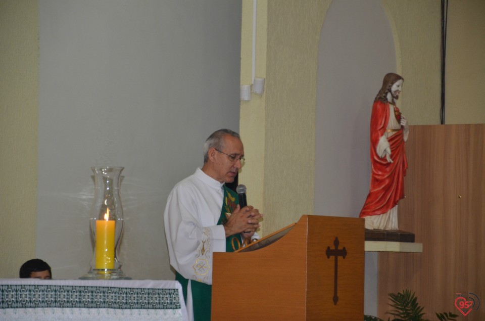 Pe. Wilibrodus toma posse na paróquia N.S. Aparecida