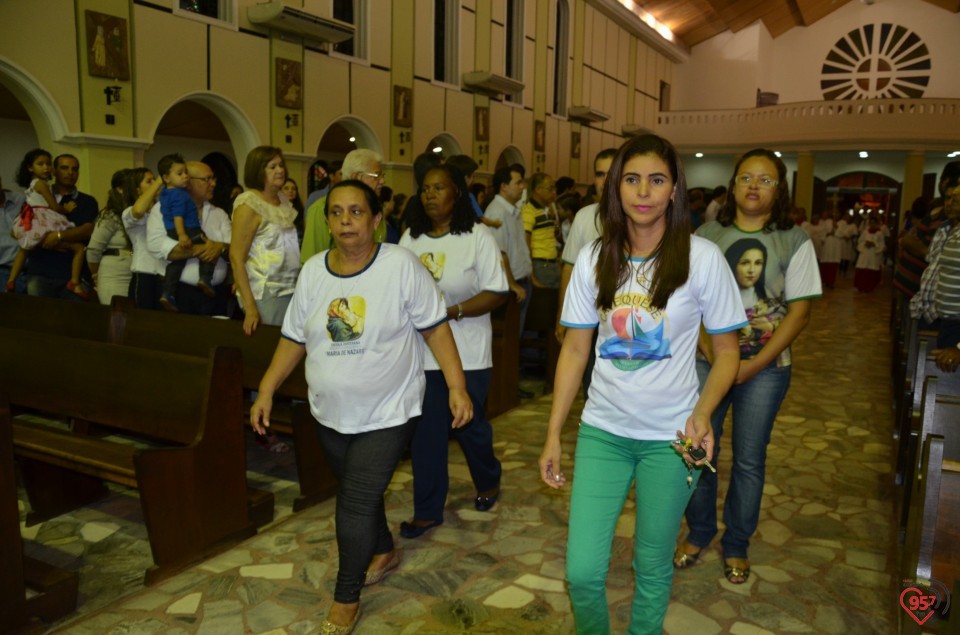 Bispo entrega certificado aos novos catequistas