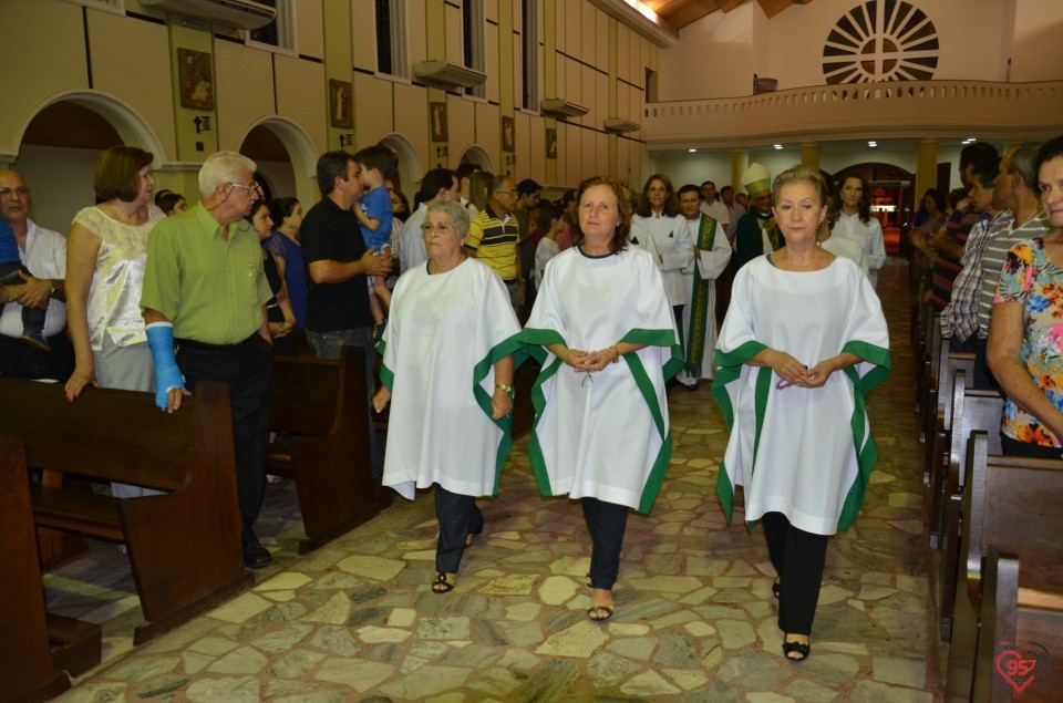 Bispo entrega certificado aos novos catequistas