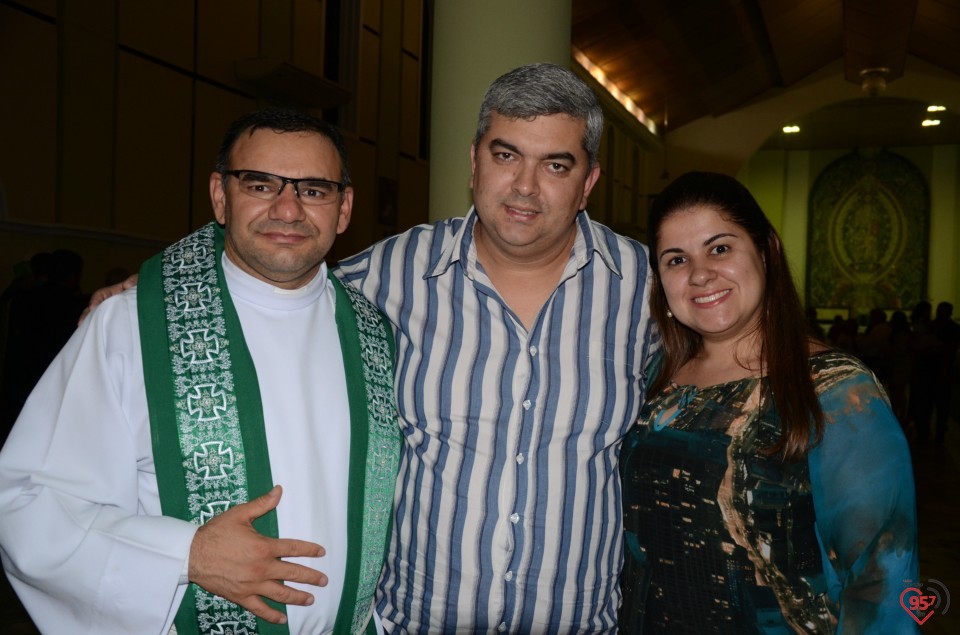 Bispo entrega certificado aos novos catequistas