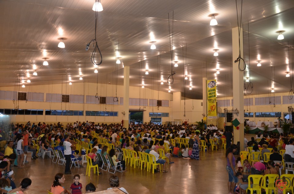 Dom Redovino celebra missa de encerramento do 25° carnaval com Cristo