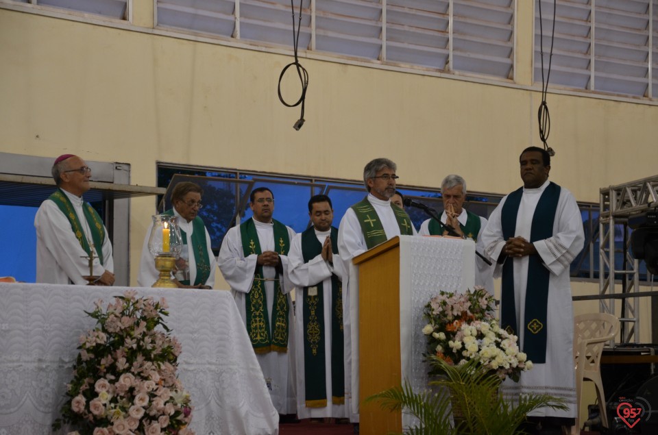 Dom Redovino celebra missa de encerramento do 25° carnaval com Cristo