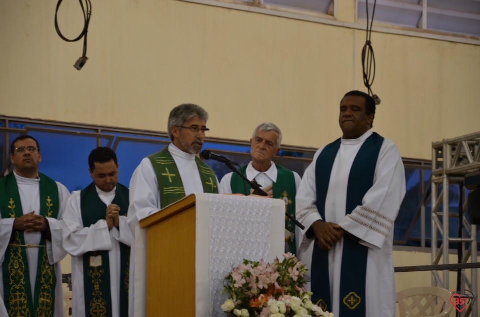 Dom Redovino celebra missa de encerramento do 25° carnaval com Cristo