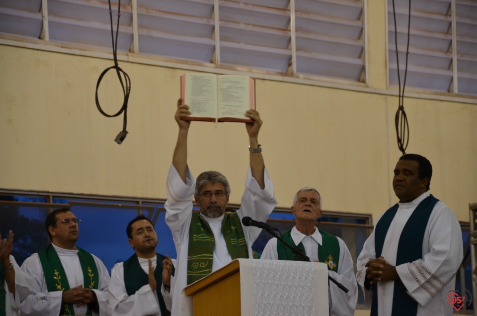 Dom Redovino celebra missa de encerramento do 25° carnaval com Cristo