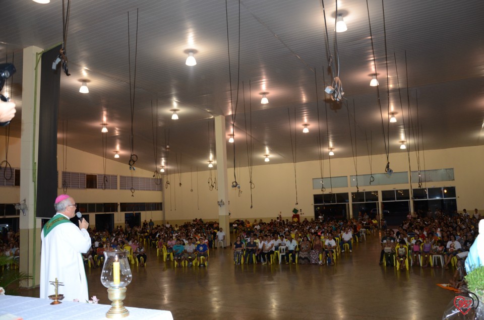 Dom Redovino celebra missa de encerramento do 25° carnaval com Cristo