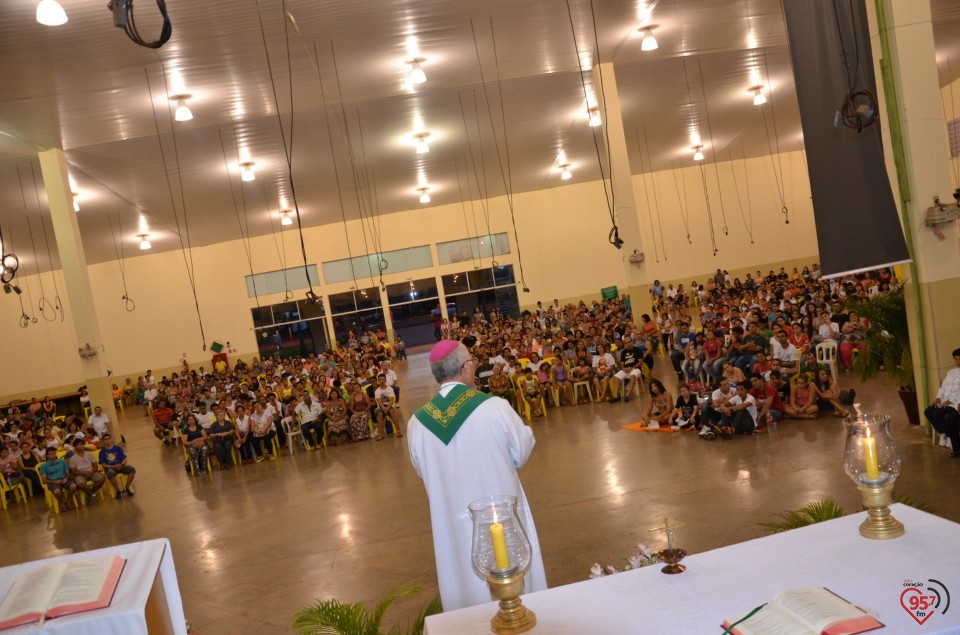 Dom Redovino celebra missa de encerramento do 25° carnaval com Cristo