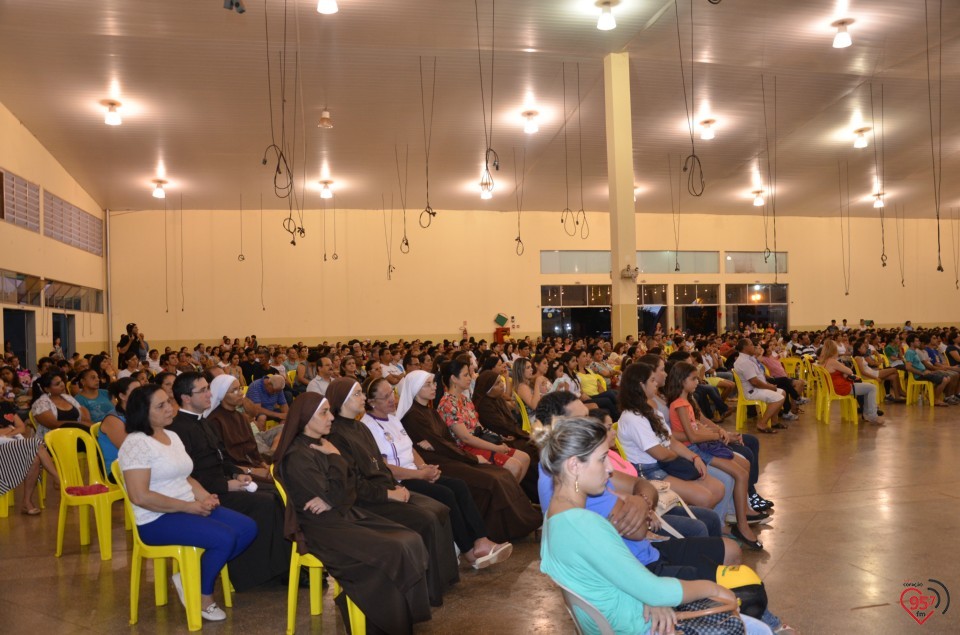 Dom Redovino celebra missa de encerramento do 25° carnaval com Cristo