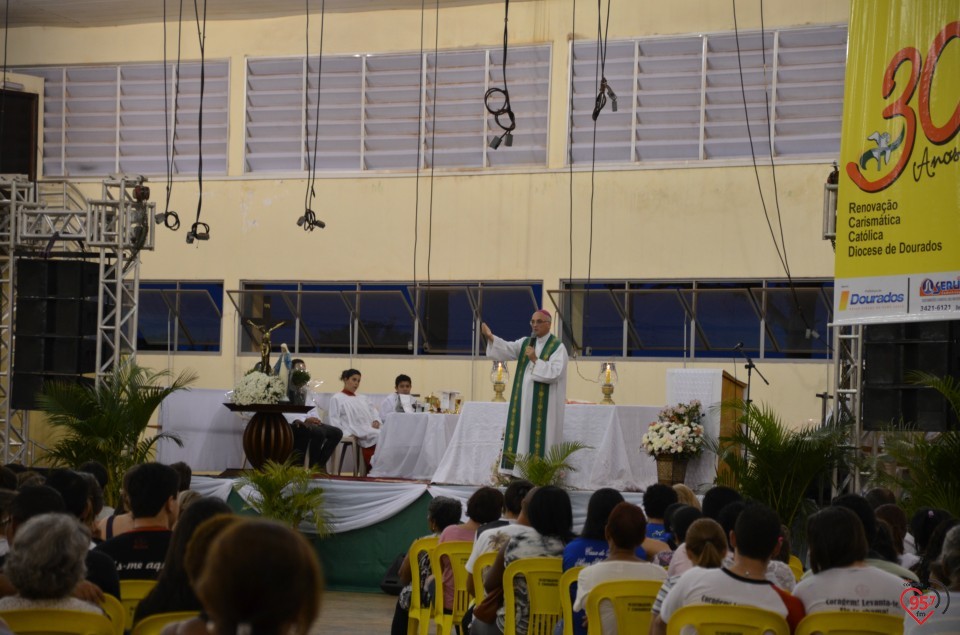 Dom Redovino celebra missa de encerramento do 25° carnaval com Cristo