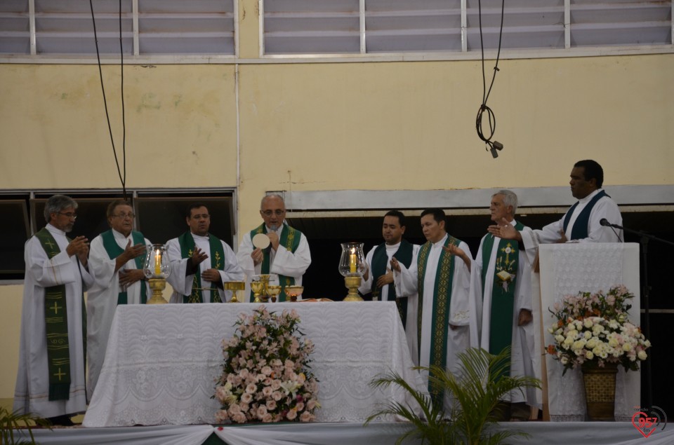 Dom Redovino celebra missa de encerramento do 25° carnaval com Cristo