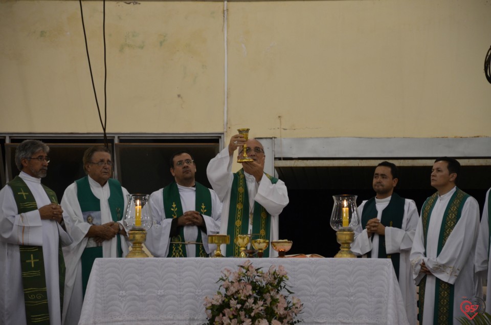 Dom Redovino celebra missa de encerramento do 25° carnaval com Cristo