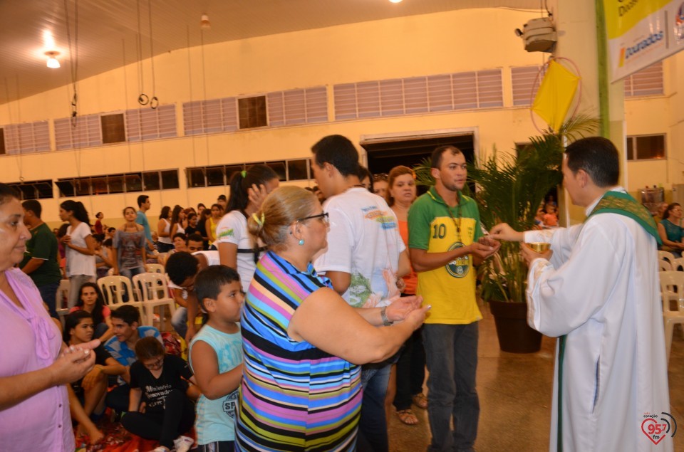 Dom Redovino celebra missa de encerramento do 25° carnaval com Cristo