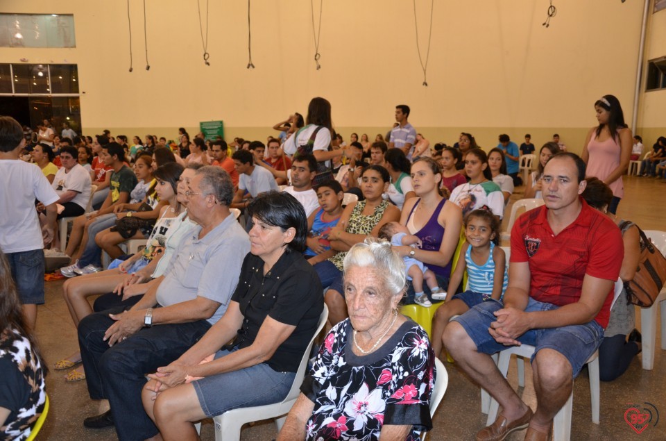 Dom Redovino celebra missa de encerramento do 25° carnaval com Cristo