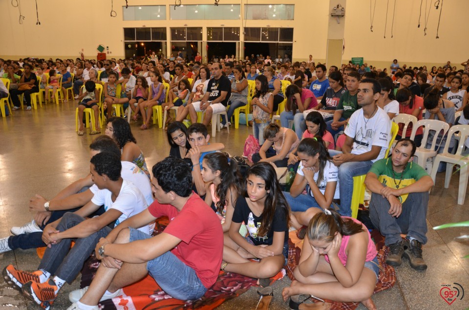 Dom Redovino celebra missa de encerramento do 25° carnaval com Cristo