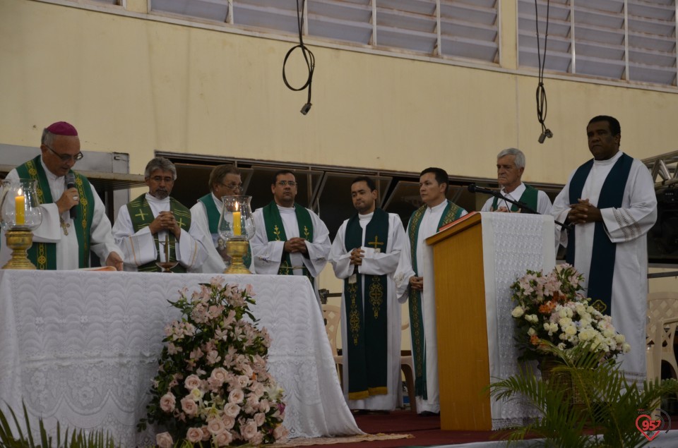 Dom Redovino celebra missa de encerramento do 25° carnaval com Cristo