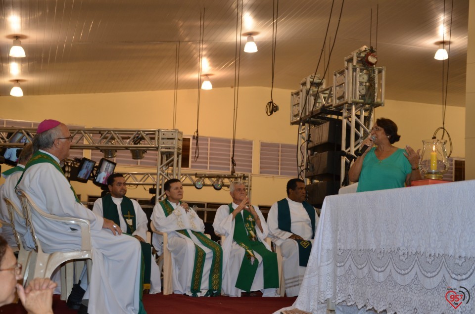 Dom Redovino celebra missa de encerramento do 25° carnaval com Cristo