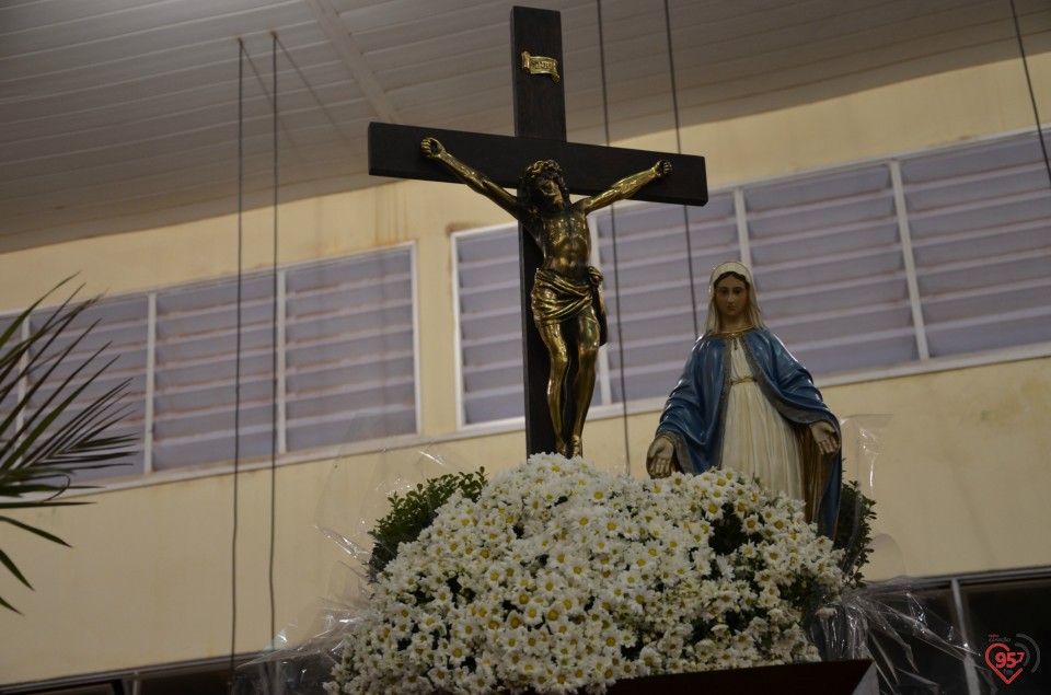 Dom Redovino celebra missa de encerramento do 25° carnaval com Cristo
