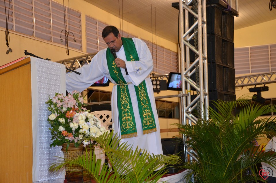 Dom Redovino celebra missa de encerramento do 25° carnaval com Cristo