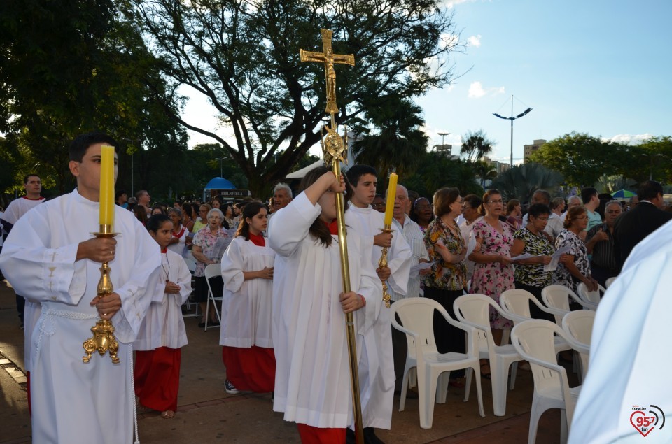 Dom Redovino celebra missa campal na abertura da CF em Dourados