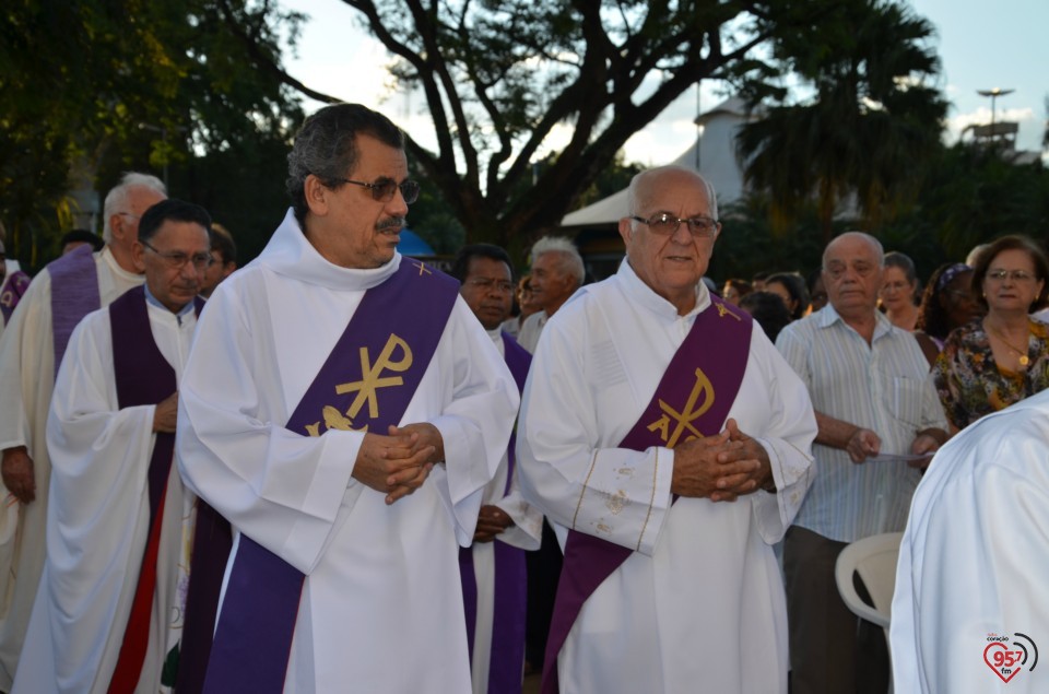 Dom Redovino celebra missa campal na abertura da CF em Dourados