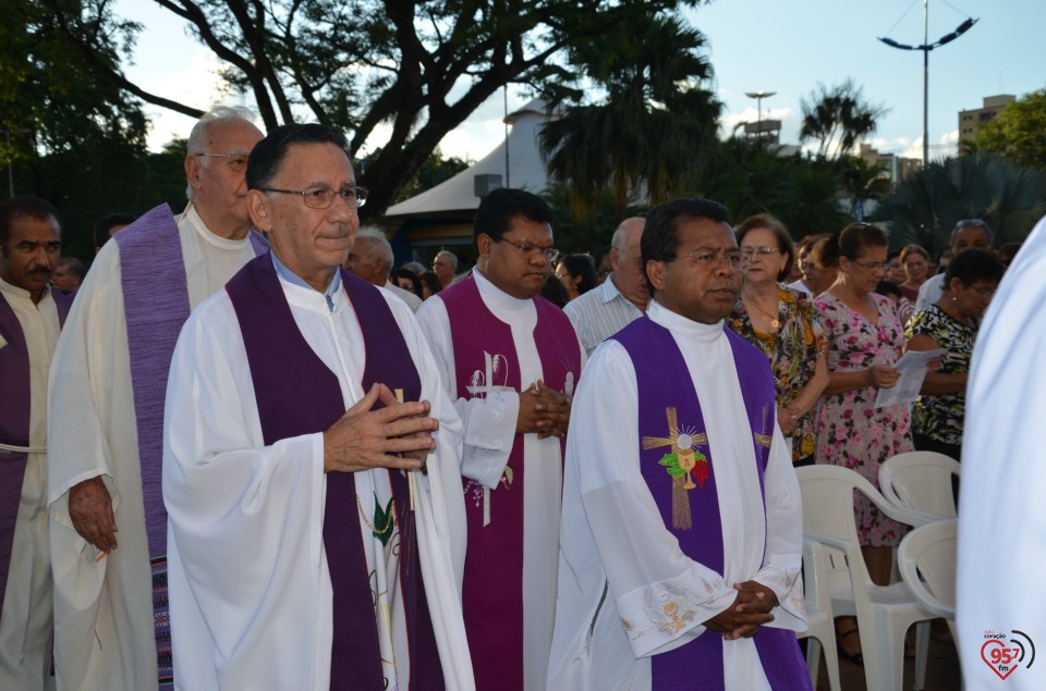 Dom Redovino celebra missa campal na abertura da CF em Dourados