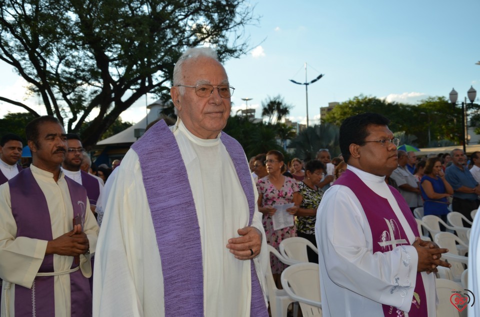 Dom Redovino celebra missa campal na abertura da CF em Dourados