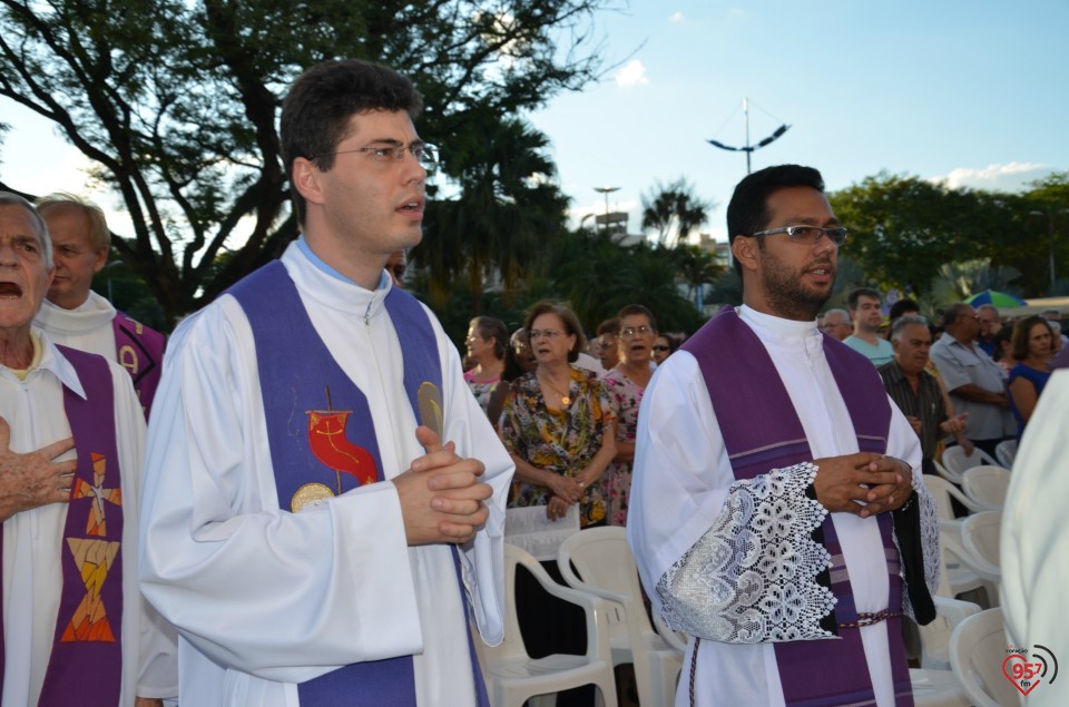 Dom Redovino celebra missa campal na abertura da CF em Dourados