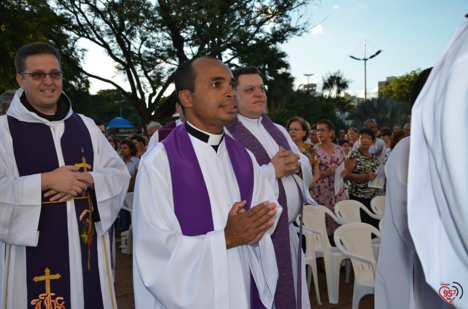 Dom Redovino celebra missa campal na abertura da CF em Dourados